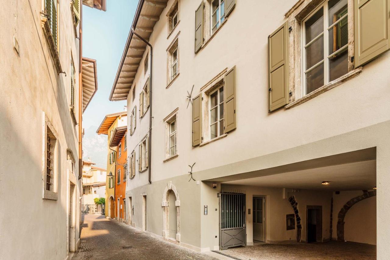 Casa Dei Maestri Luxury Apartments Arco Bagian luar foto