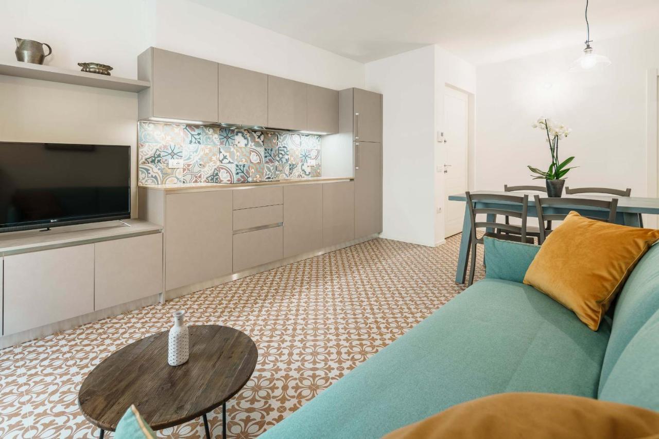 Casa Dei Maestri Luxury Apartments Arco Bagian luar foto