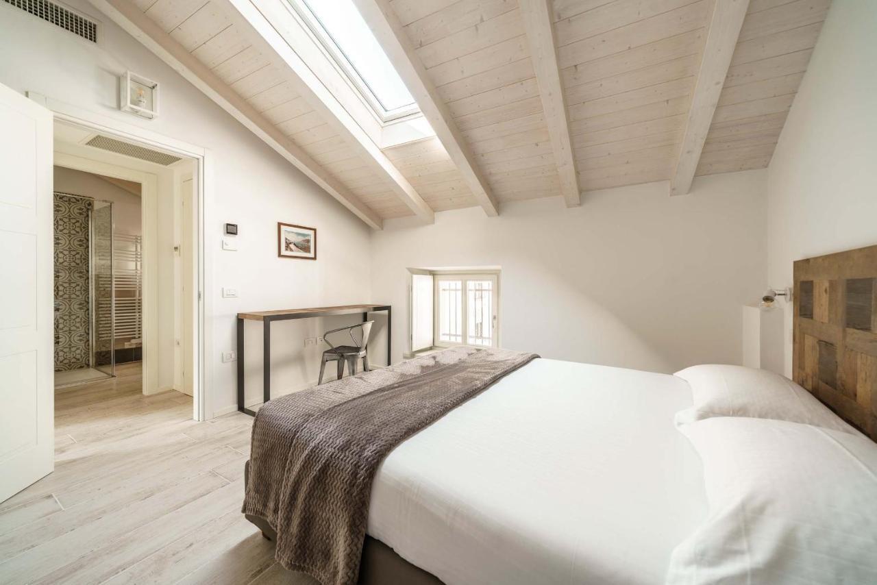 Casa Dei Maestri Luxury Apartments Arco Bagian luar foto