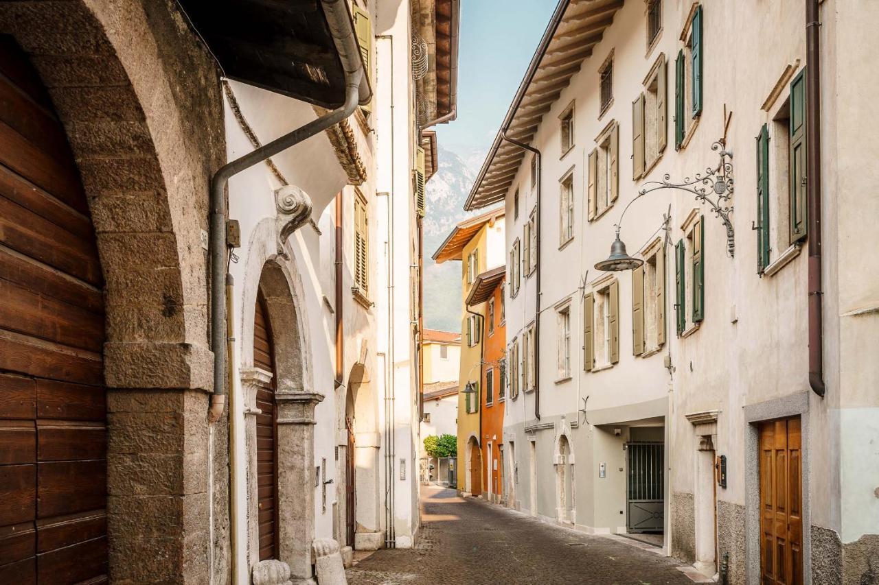 Casa Dei Maestri Luxury Apartments Arco Bagian luar foto